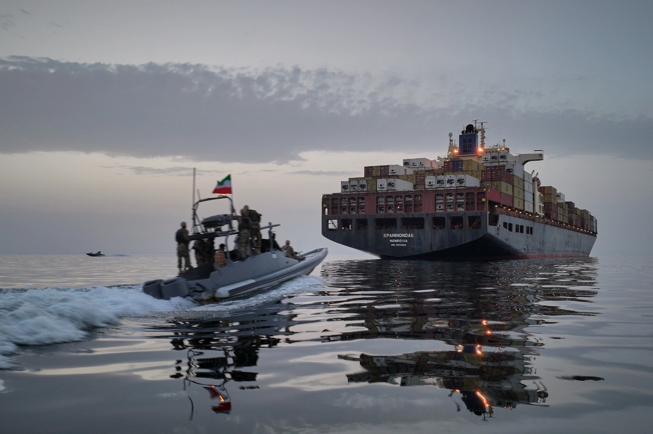 Iran lại đóng cửa hoàn toàn eo biển Hormuz